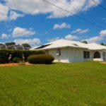 Florida house with excellent lawn care